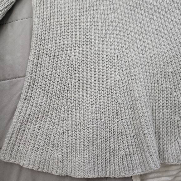 Lauren Conrad Gray Knit Sweater. Size L - Picture 4 of 5